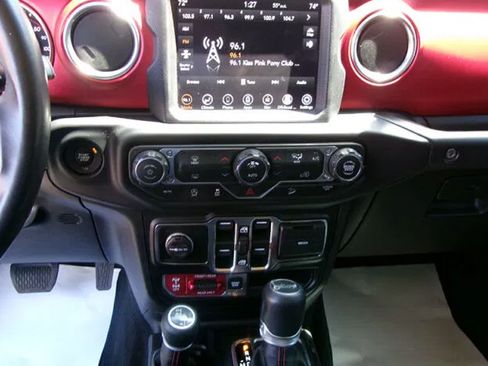 Used 2020 Jeep Wrangler Unlimited Rubicon AWD/4WD image 17