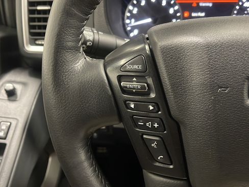 Used 2023 Nissan Frontier SV AWD/4WD image 6