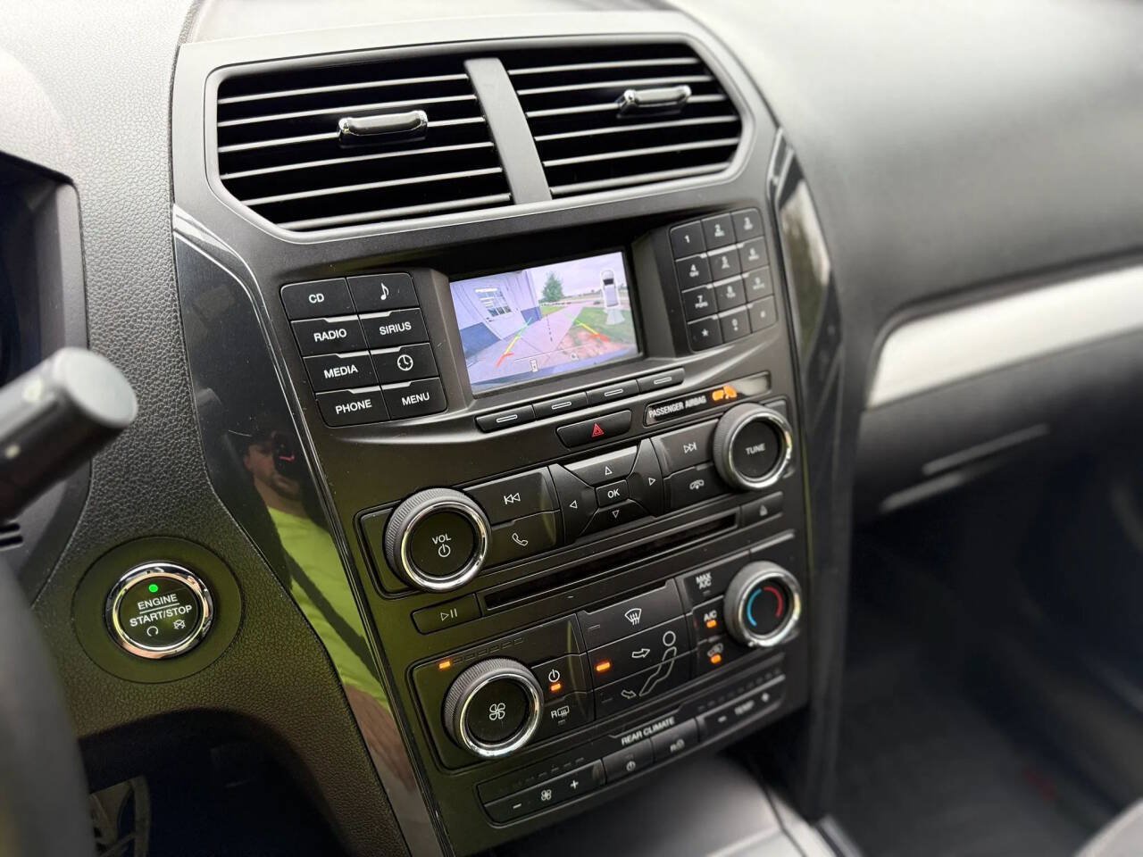 Used 2017 Ford Explorer XLT FWD image 21