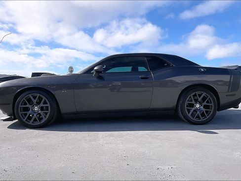 Used 2016 Dodge Challenger R/T Scat Pack RWD image 3