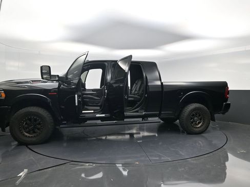 Used 2022 RAM 3500 Laramie w/ Night Edition image 25