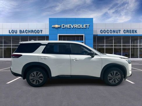 Used 2024 Nissan Pathfinder S FWD image 9