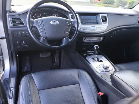 Used 2012 Hyundai Genesis 5.0 image 24