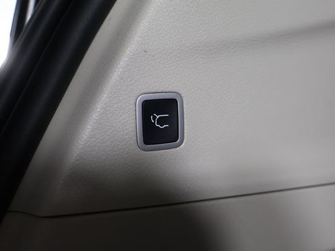 Used 2023 Chrysler Pacifica Touring-L FWD image 20