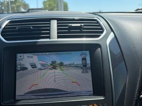 Used 2019 Ford Explorer Platinum AWD/4WD image 9
