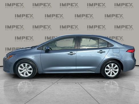 Used 2022 Toyota Corolla LE image 2