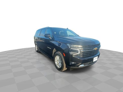 Used 2023 Chevrolet Suburban LT RWD image 2
