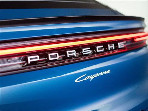 New 2026 Porsche Cayenne Coupe image 32