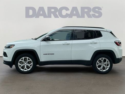 Used 2024 Jeep Compass Latitude AWD/4WD image 4