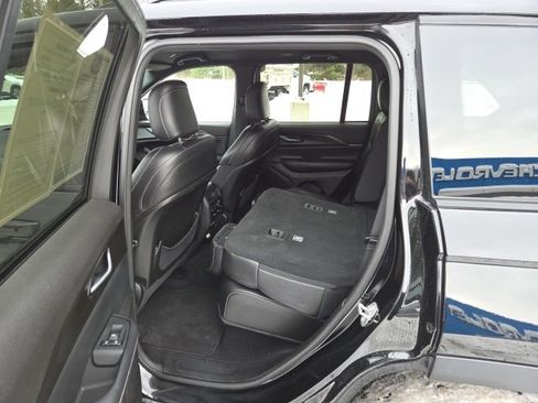 Used 2023 Jeep Grand Cherokee Altitude image 39