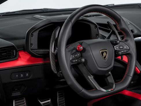 Used 2024 Lamborghini Revuelto image 12