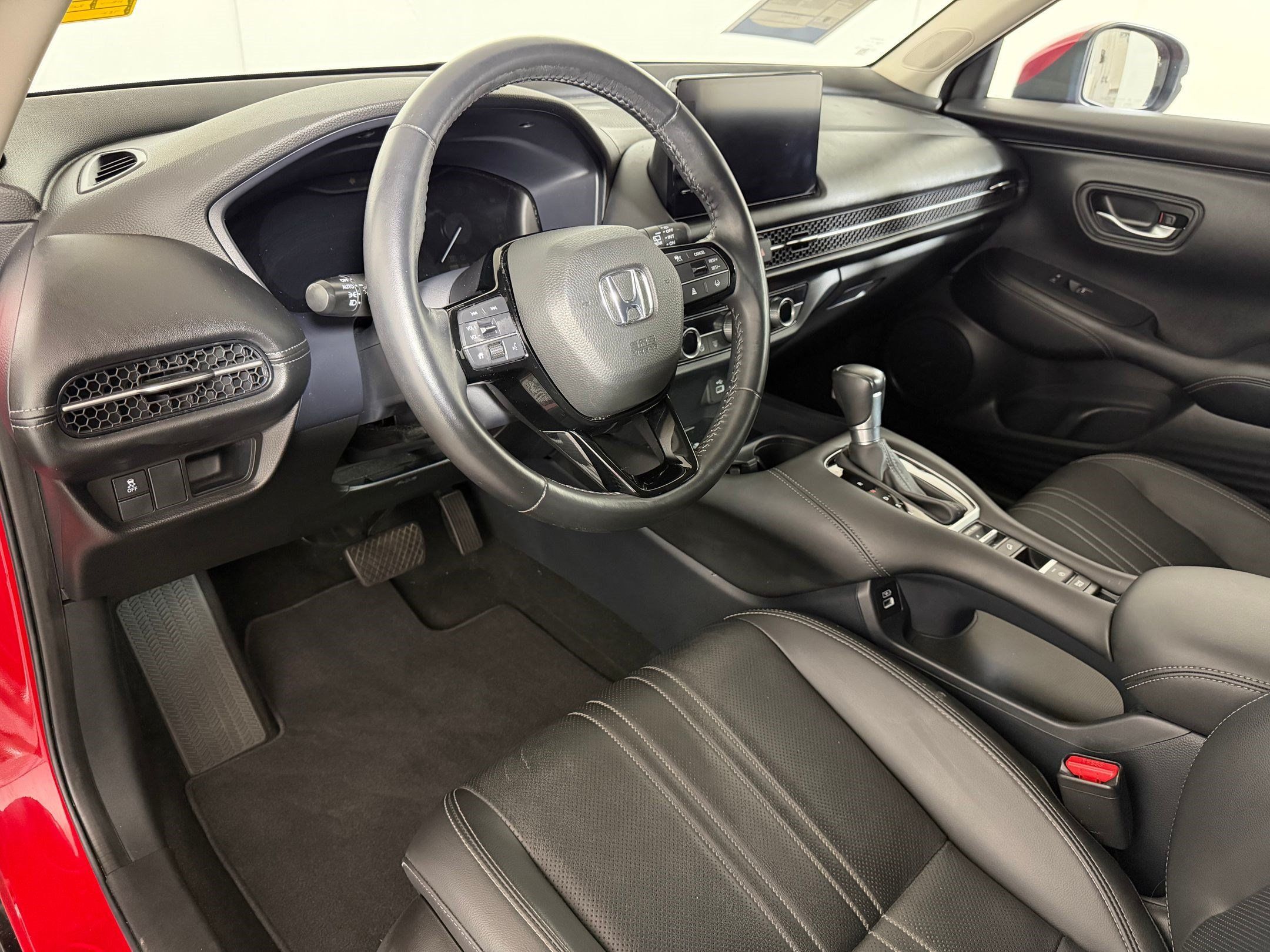 Used 2023 Honda HR-V EX-L image 3