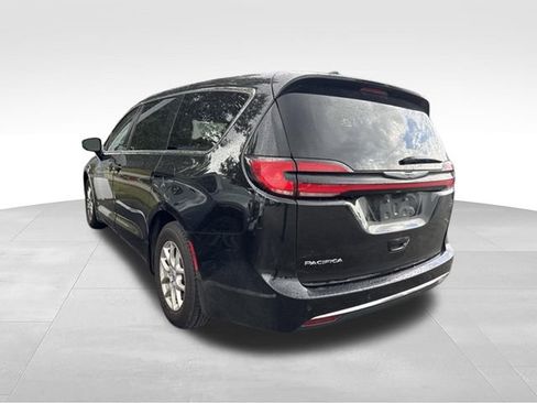 Used 2024 Chrysler Pacifica Touring-L FWD image 6