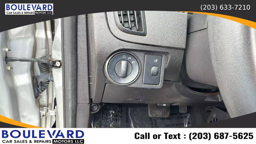 Used 2010 Ford Focus SE FWD image 19