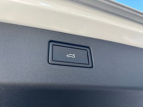 New 2026 Volkswagen Tiguan SE R-Line image 47