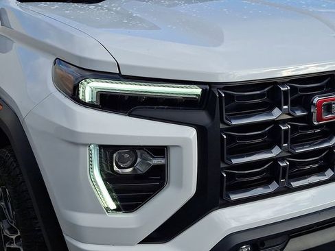 Used 2024 GMC Canyon AT4 image 10