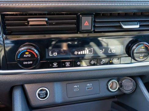 Used 2022 Nissan Rogue SV image 31