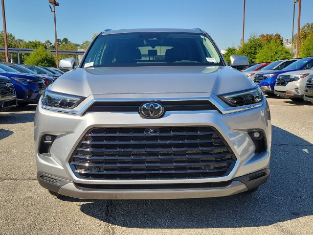 Used 2024 Toyota Grand Highlander AWD image 2