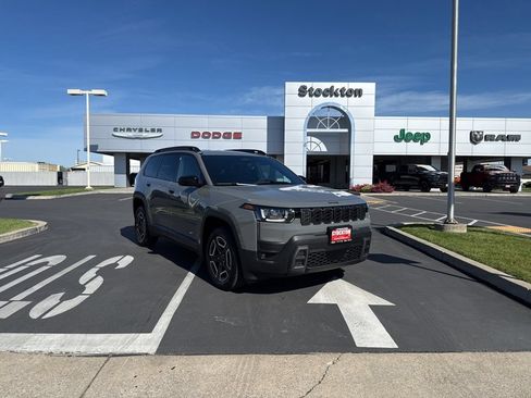 New 2026 Jeep Cherokee Laredo AWD/4WD image 1