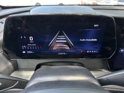 Used 2025 Chevrolet Traverse LT FWD image 17
