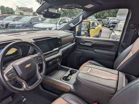 Used 2024 Chevrolet Silverado 2500 High Country w/ Technology Package AWD/4WD image 13