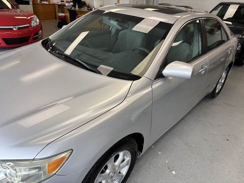 Used 2011 Toyota Camry LE w/ LE Extra-Value Pkg FWD image 3