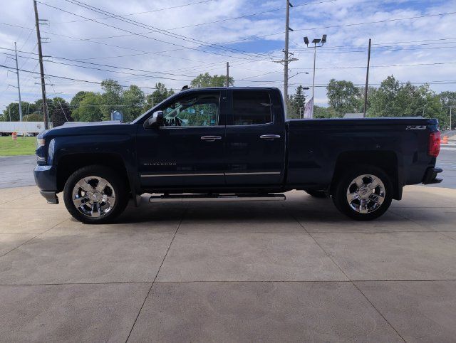 Used 2017 Chevrolet Silverado 1500 LTZ Z71 w/ LTZ Plus Package AWD/4WD image 6