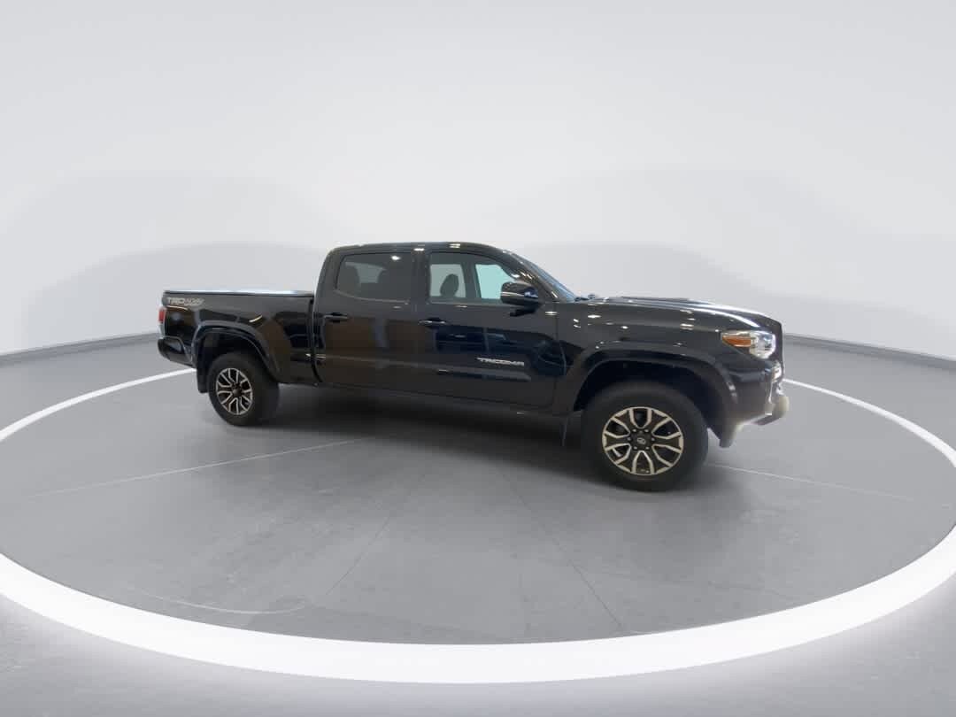 Used 2021 Toyota Tacoma SR5 AWD/4WD image 2