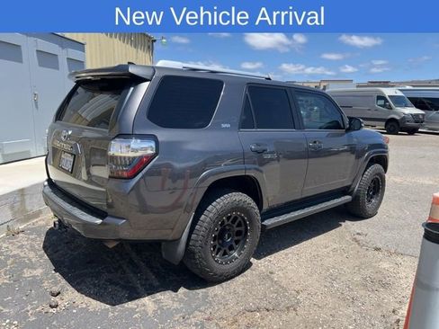 Used 2018 Toyota 4Runner SR5 Premium AWD/4WD image 3