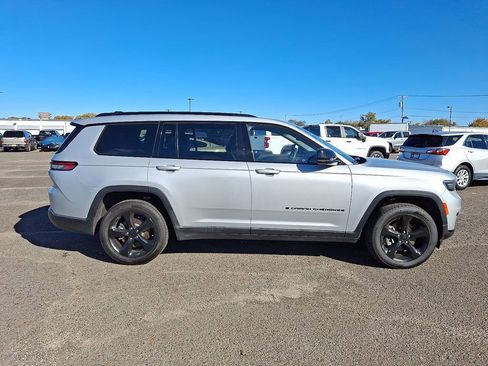 Used 2023 Jeep Grand Cherokee L Laredo AWD/4WD image 13