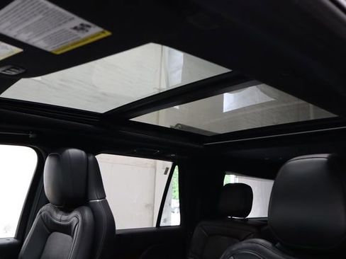 Used 2021 Lincoln Navigator L Reserve image 11