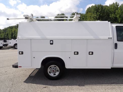 Used 2020 GMC Savana 3500 w/ Power Convenience Package RWD image 48