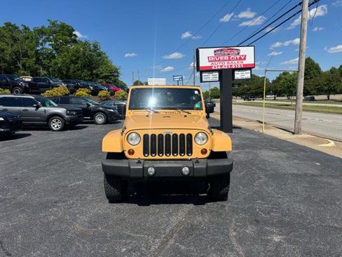 Used 2013 Jeep Wrangler Unlimited Sahara w/ Connectivity Group AWD/4WD image 8