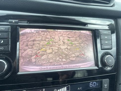 Used 2018 Nissan Rogue SV AWD/4WD image 26