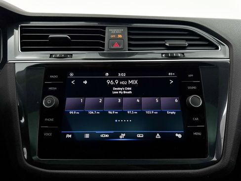 Used 2022 Volkswagen Tiguan SE FWD image 19