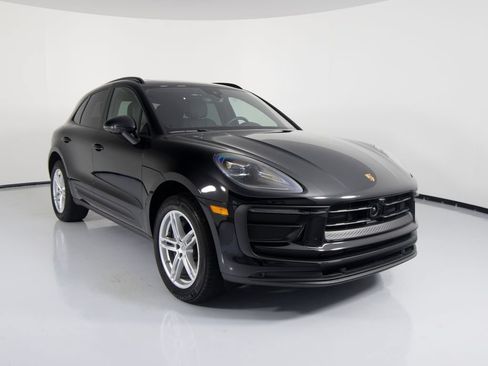 Certified 2026 Porsche Macan AWD/4WD image 12