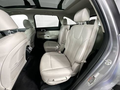 Used 2023 Kia Sorento SX Prestige w/ Panoramic Sunroof Package AWD/4WD image 4