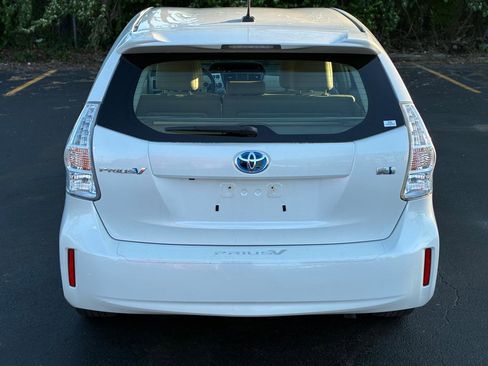 Used 2014 Toyota Prius V Five image 7