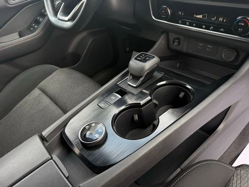 Used 2024 Nissan Rogue SV image 22