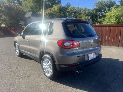 Used 2011 Volkswagen Tiguan S FWD image 5