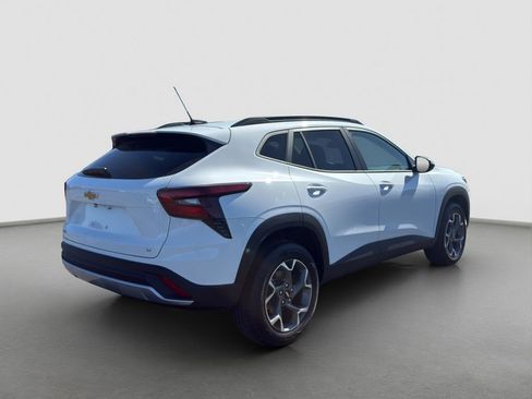 New 2026 Chevrolet Trax LT w/ LT Convenience Package FWD image 6