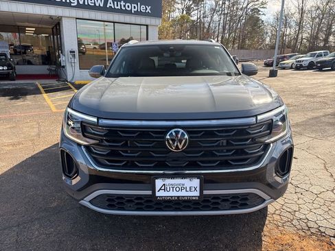 Used 2024 Volkswagen Atlas Cross Sport SE image 3