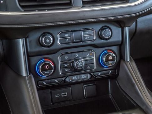 Used 2021 Chevrolet Suburban LT image 29