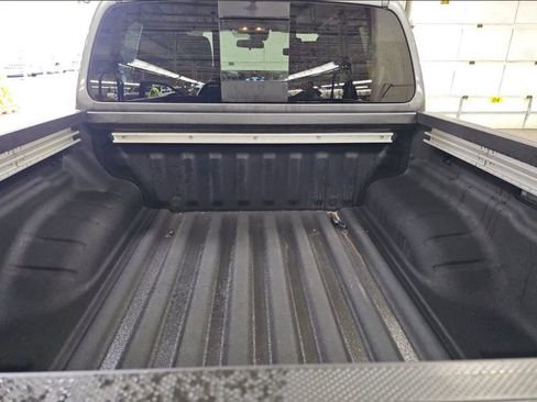 Used 2024 Nissan Frontier SV w/ SV Convenience Package image 17