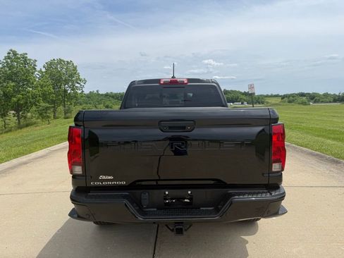 Used 2024 Chevrolet Colorado Trail Boss w/ Technology Package AWD/4WD image 4