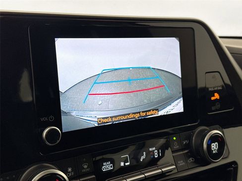 Certified 2023 Toyota Highlander XLE image 27