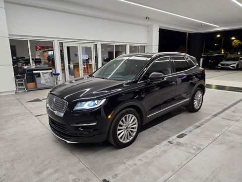 Used 2019 Lincoln MKC Premiere image 2