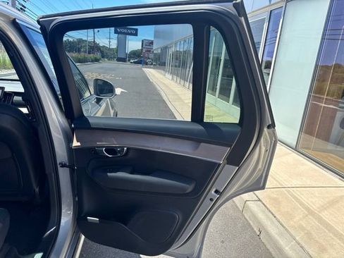 Certified 2025 Volvo XC90 B6 Plus AWD/4WD image 12