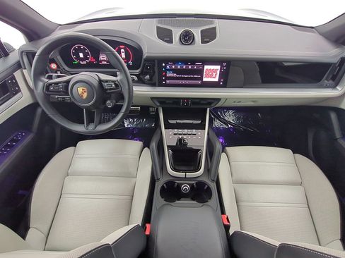 Certified 2025 Porsche Cayenne AWD/4WD image 20