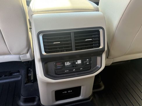 Used 2024 Volkswagen Atlas SE FWD image 25